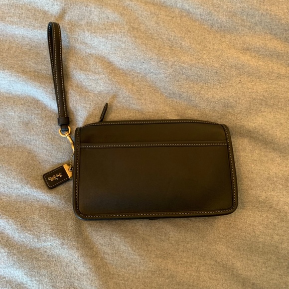 coach glovetanned britt leather wristlet